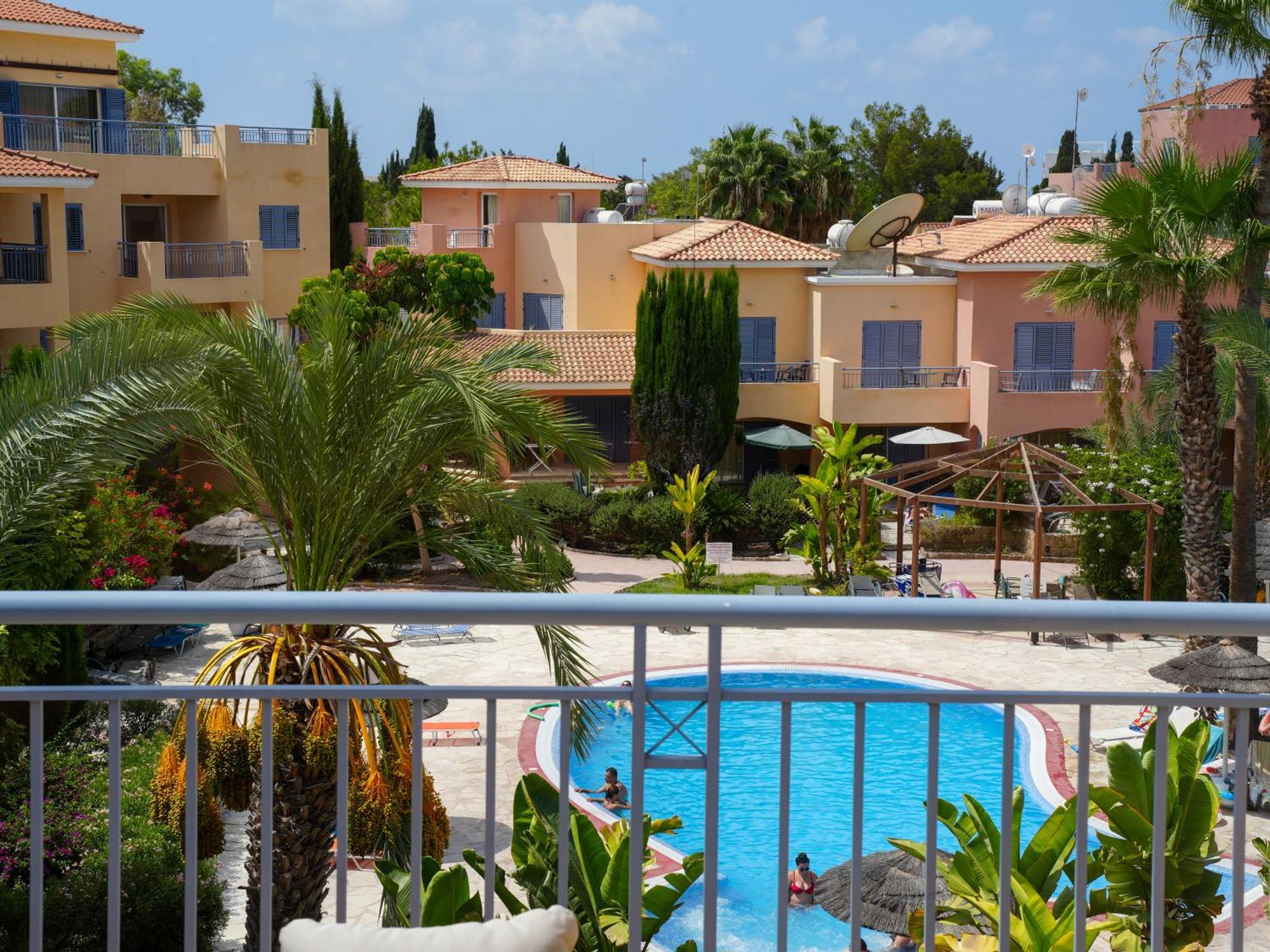 Resitour - Limnaria Gardens Apartment Paphos